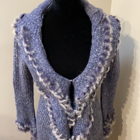 Love Token Sweater Coat   - Picture 2 of 9